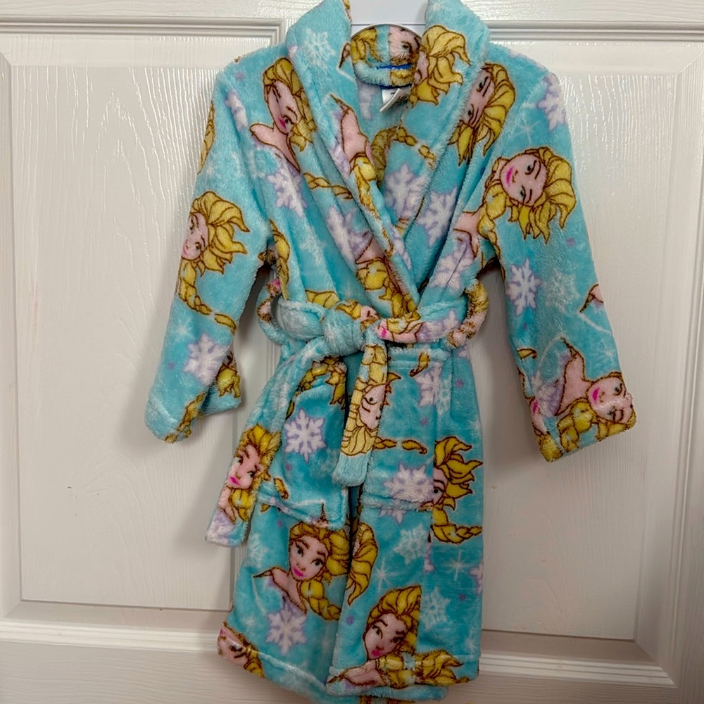 Super Cute Disney FROZEN Themed Toddler Robe